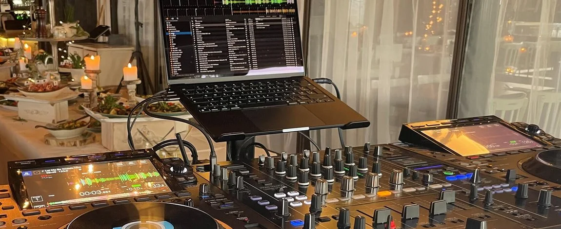 Dj Alexander Barnett in Action!