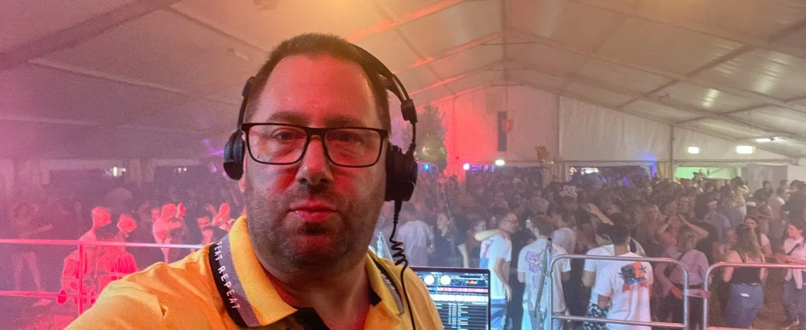 Dj Alexander Barnett in Action!