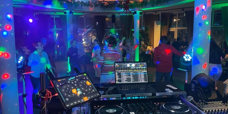 Dj Alexander Barnett 